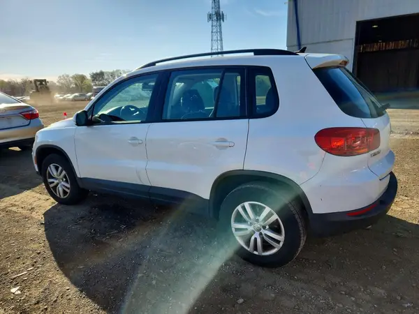 WVGAV7AX5HK015972 2017 VOLKSWAGEN TIGUAN - Image 2