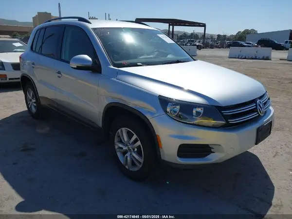 WVGAV7AX5HK016877 2017 VOLKSWAGEN TIGUAN - Image 1