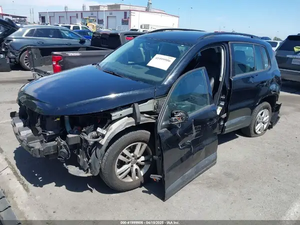 WVGAV7AX5HK023196 2017 VOLKSWAGEN TIGUAN - Image 2