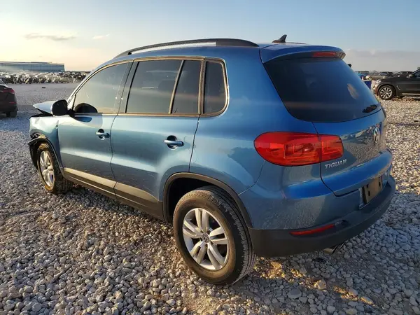 WVGAV7AX5HK030522 2017 VOLKSWAGEN TIGUAN - Image 2