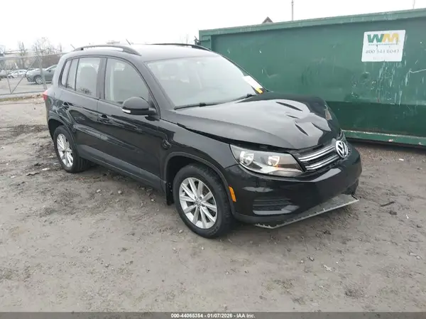 WVGAV7AX5HK044761 2017 VOLKSWAGEN TIGUAN - Image 1