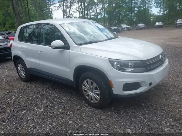 WVGAV7AX5HK045442 2017 VOLKSWAGEN TIGUAN - Image 1