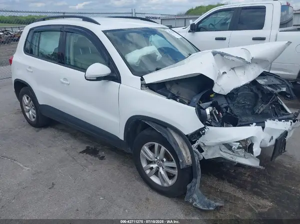 WVGAV7AX6GW575152 2016 VOLKSWAGEN TIGUAN - Image 1