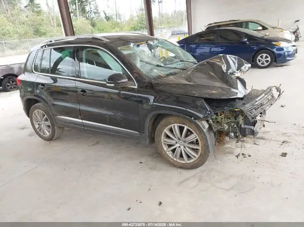 WVGAV7AX6GW587270 2016 VOLKSWAGEN TIGUAN - Image 1