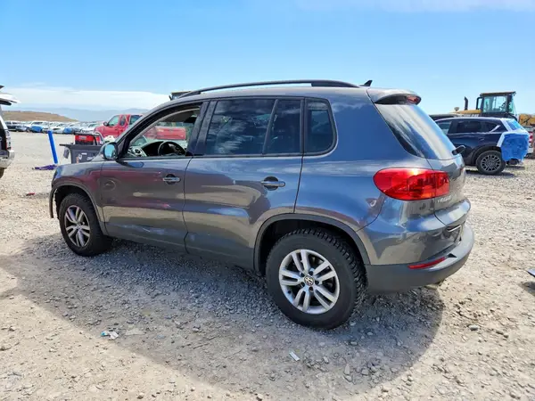 WVGAV7AX6HK030240 2017 VOLKSWAGEN TIGUAN - Image 2