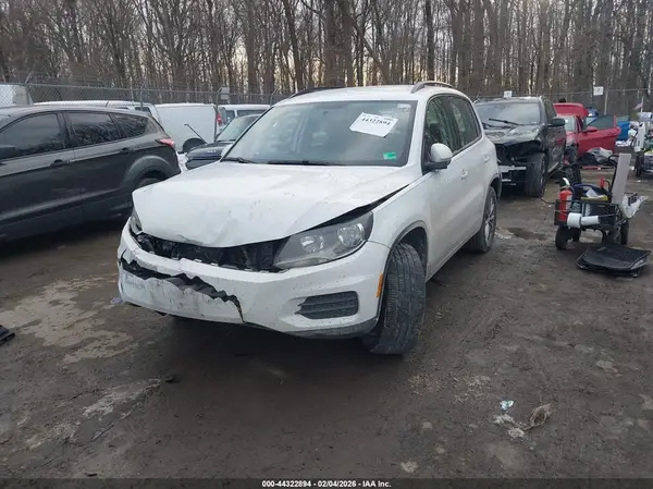 WVGAV7AX6HK042419 2017 VOLKSWAGEN TIGUAN - Image 2