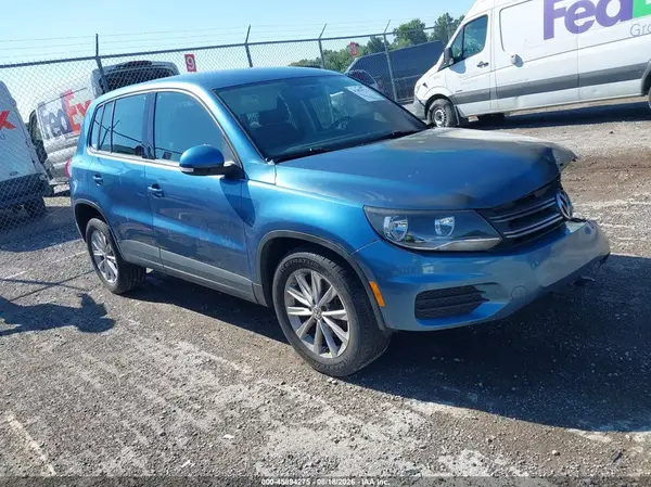 WVGAV7AX6HK046678 2017 VOLKSWAGEN TIGUAN - Image 1