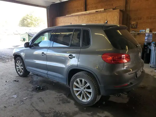 WVGAV7AX6HK047801 2017 VOLKSWAGEN TIGUAN - Image 2