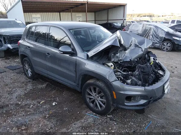 WVGAV7AX6HK049256 2017 VOLKSWAGEN TIGUAN - Image 1