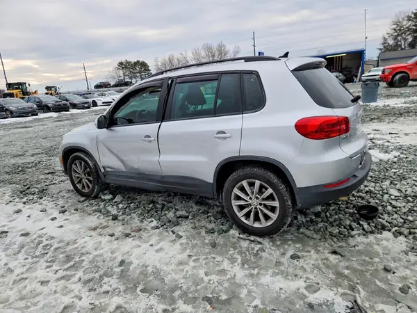 WVGAV7AX6HK049516 2017 VOLKSWAGEN TIGUAN - Image 2