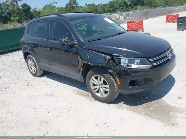 WVGAV7AX6HW510674 2017 VOLKSWAGEN TIGUAN - Image 1