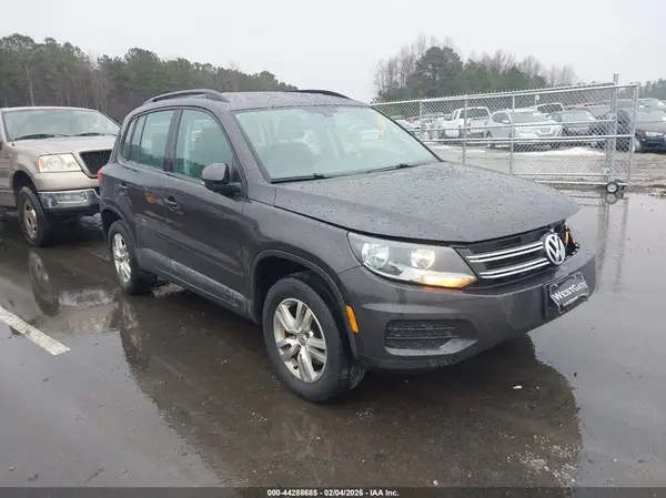 WVGAV7AX7GW558831 2016 VOLKSWAGEN TIGUAN - Image 1