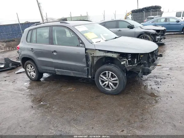 WVGAV7AX7GW611382 2016 VOLKSWAGEN TIGUAN - Image 1