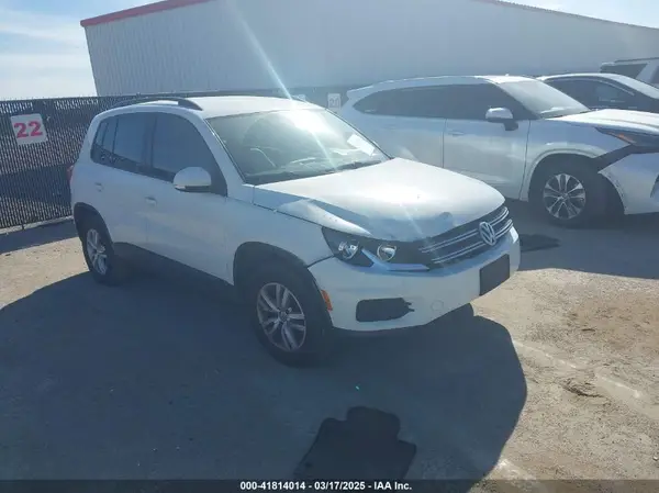 WVGAV7AX7HK026715 2017 VOLKSWAGEN TIGUAN - Image 1