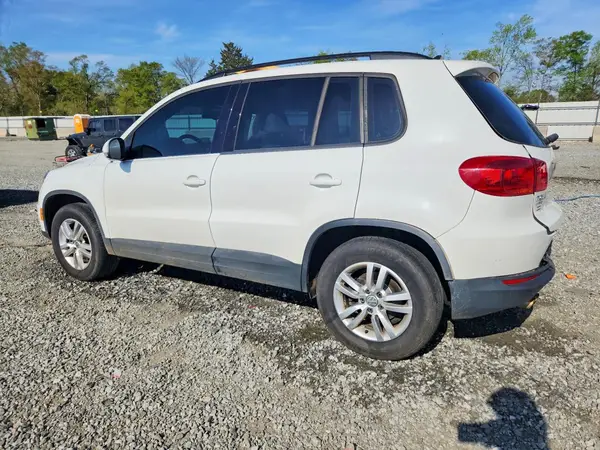 WVGAV7AX7HK027542 2017 VOLKSWAGEN TIGUAN - Image 2