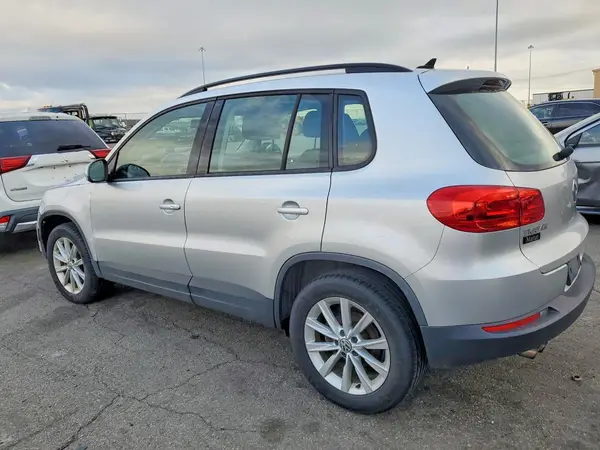 WVGAV7AX7HK049864 2017 VOLKSWAGEN TIGUAN - Image 2