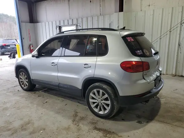 WVGAV7AX7HK053672 2017 VOLKSWAGEN TIGUAN - Image 2