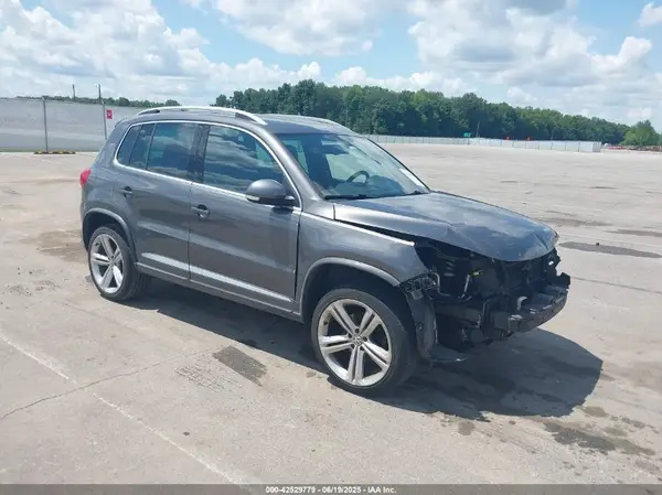 WVGAV7AX8GW083822 2016 VOLKSWAGEN TIGUAN - Image 1