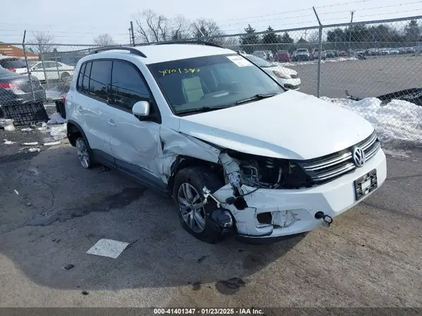 WVGAV7AX8GW534733 2016 VOLKSWAGEN TIGUAN - Image 1
