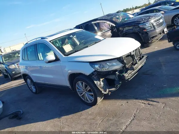 WVGAV7AX8GW548051 2016 VOLKSWAGEN TIGUAN - Image 1