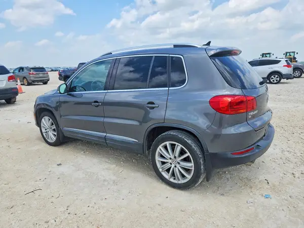 WVGAV7AX8GW557669 2016 VOLKSWAGEN TIGUAN - Image 2