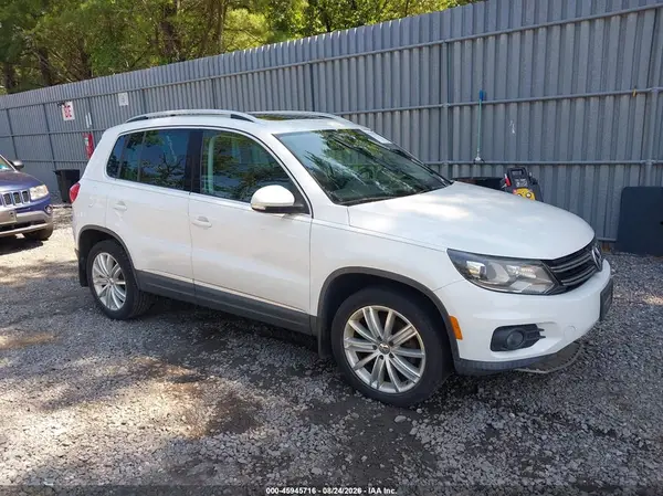 WVGAV7AX8GW564363 2016 VOLKSWAGEN TIGUAN - Image 1
