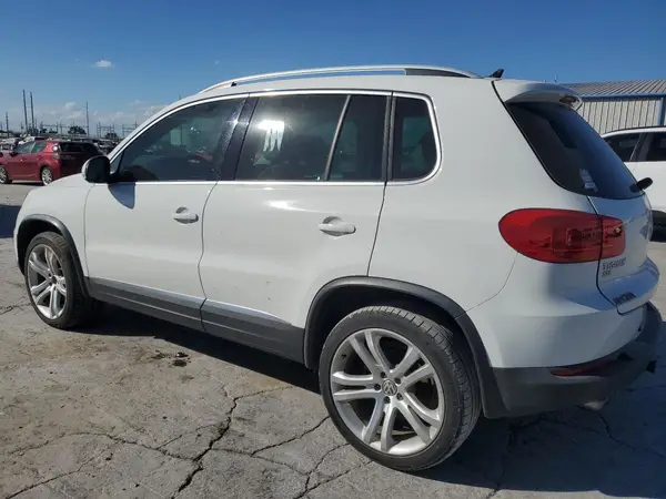 WVGAV7AX8GW577047 2016 VOLKSWAGEN TIGUAN - Image 2