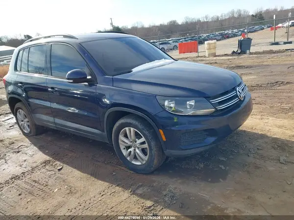 WVGAV7AX8GW600908 2016 VOLKSWAGEN TIGUAN - Image 1