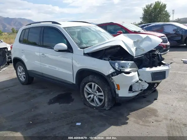 WVGAV7AX8HK037240 2017 VOLKSWAGEN TIGUAN - Image 1