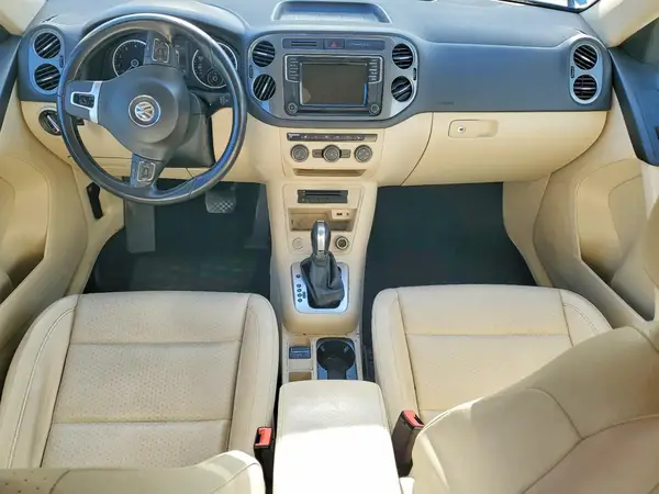 WVGAV7AX8HK037951 2017 VOLKSWAGEN TIGUAN - Image 8