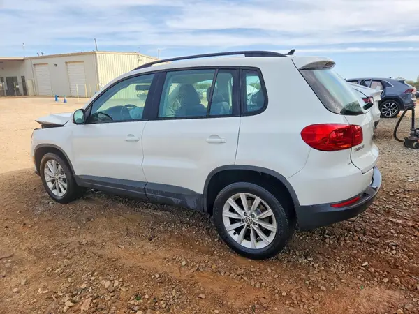 WVGAV7AX8HK042972 2017 VOLKSWAGEN TIGUAN - Image 2
