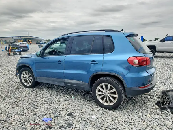 WVGAV7AX8HK045662 2017 VOLKSWAGEN TIGUAN - Image 2