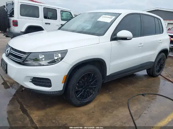 WVGAV7AX8HK046181 2017 VOLKSWAGEN TIGUAN - Image 2