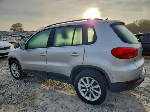 WVGAV7AX8HK053812 2017 VOLKSWAGEN TIGUAN - Image 2