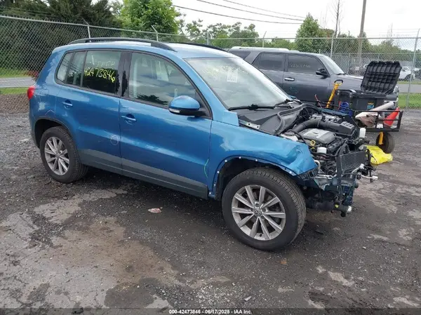 WVGAV7AX8JK003868 2018 VOLKSWAGEN TIGUAN - Image 1