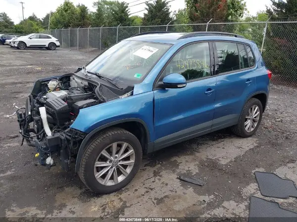 WVGAV7AX8JK003868 2018 VOLKSWAGEN TIGUAN - Image 2