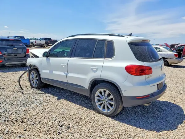 WVGAV7AX8JK005247 2018 VOLKSWAGEN TIGUAN - Image 2