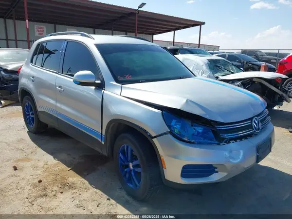 WVGAV7AX9GW567790 2016 VOLKSWAGEN TIGUAN - Image 1