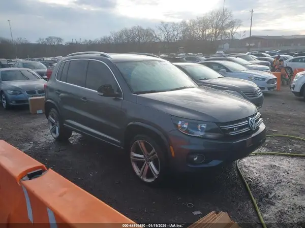WVGAV7AX9GW598263 2016 VOLKSWAGEN TIGUAN - Image 1