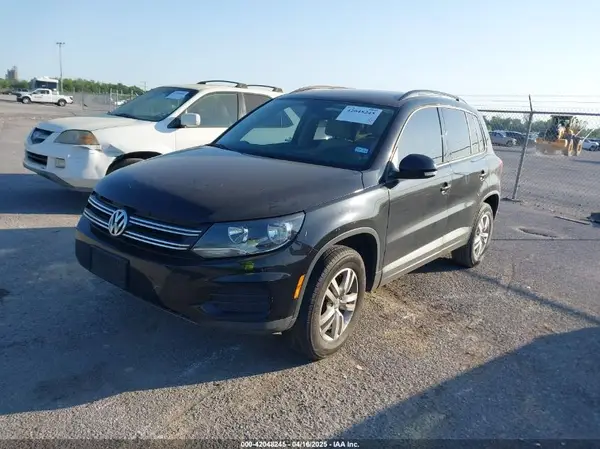 WVGAV7AX9HK001881 2017 VOLKSWAGEN TIGUAN - Image 2