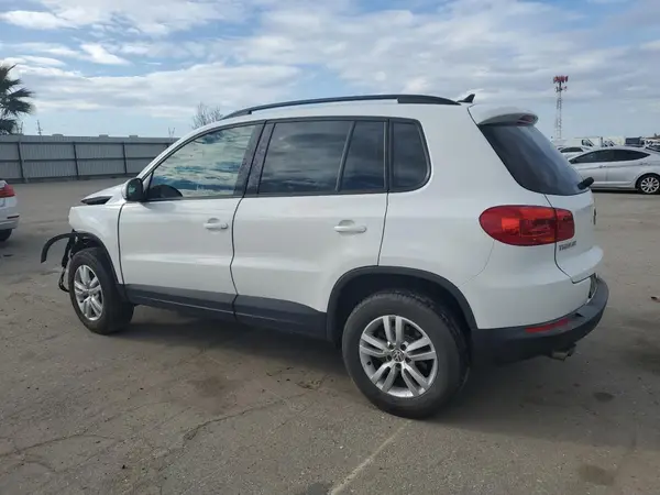 WVGAV7AX9HK017871 2017 VOLKSWAGEN TIGUAN - Image 2