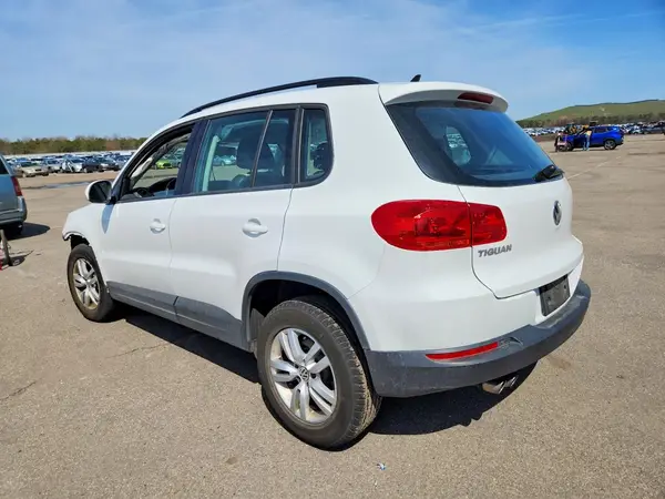 WVGAV7AX9HK018678 2017 VOLKSWAGEN TIGUAN - Image 2