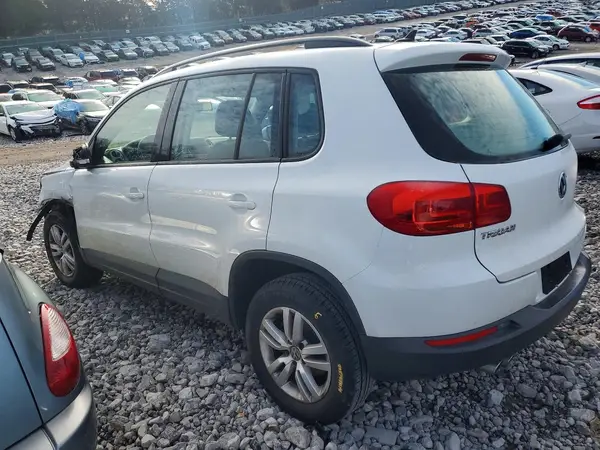 WVGAV7AX9HK023086 2017 VOLKSWAGEN TIGUAN - Image 2