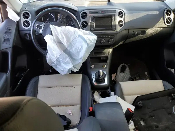 WVGAV7AX9HK023394 2017 VOLKSWAGEN TIGUAN - Image 8