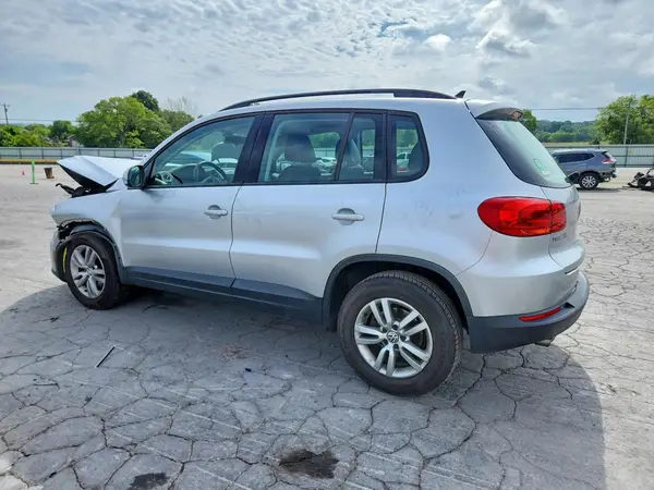 WVGAV7AX9HK027381 2017 VOLKSWAGEN TIGUAN - Image 2