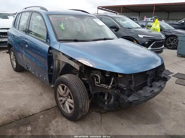 WVGAV7AX9HK037702 2017 VOLKSWAGEN TIGUAN - Image 1