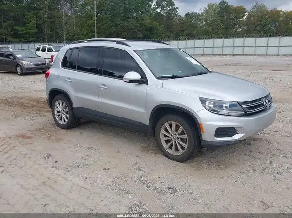 WVGAV7AX9HK042981 2017 VOLKSWAGEN TIGUAN - Image 1