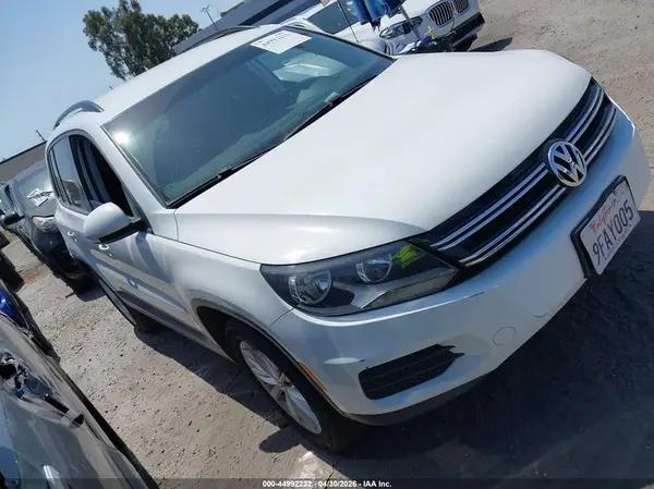 WVGAV7AX9HK046870 2017 VOLKSWAGEN TIGUAN - Image 1