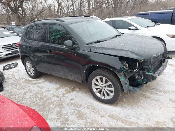 WVGAV7AX9HK054743 2017 VOLKSWAGEN TIGUAN - Image 1