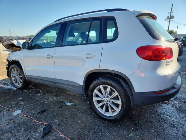 WVGAV7AX9JK003149 2018 VOLKSWAGEN TIGUAN - Image 2